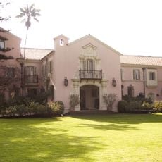 Palace of Cerro Castillo