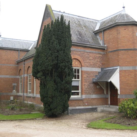 De Nieuwe Ooster: 3 aaneengeschakelde dienstwoningen