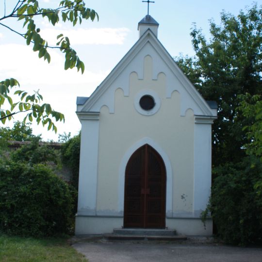 Zwei Kapellen und gemauerte Einfriedung