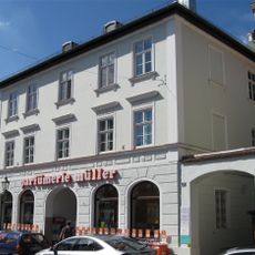 Wohn- und Geschäftshaus