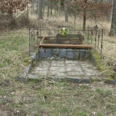 Kříž u lesní cesty východně od Homole u Panny