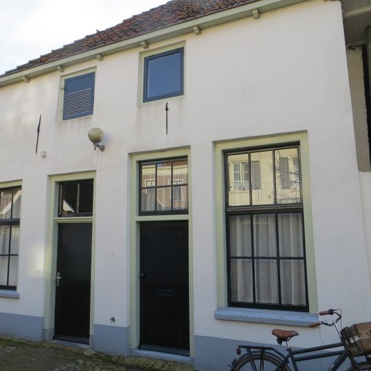 Woonhuisje achter lijstgevel