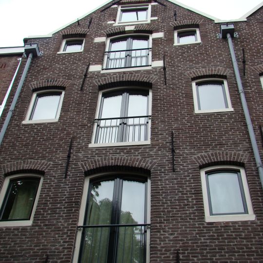 Pakhuis met puntgevel