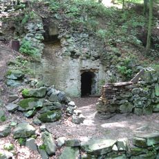 Jeskyně Poustevna v zámeckém parku Krásný Dvůr