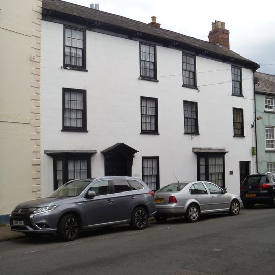 Priory House  Tudor Lodge