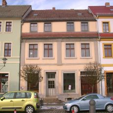Wohnhaus in geschlossener Bebauung, mit Laden Markt 7 (Altstadt)