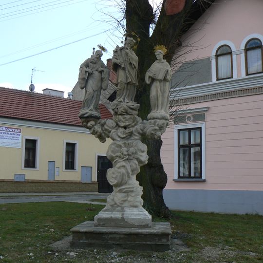 Sousoší svatého Jana Nepomuckého, se sochami sv. Františka a sv. Antonína