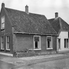 Groot pand in L-vorm