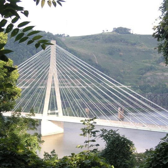 Veterans Memorial Bridge