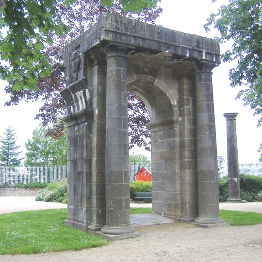 Péristyle de la caserne Fautras