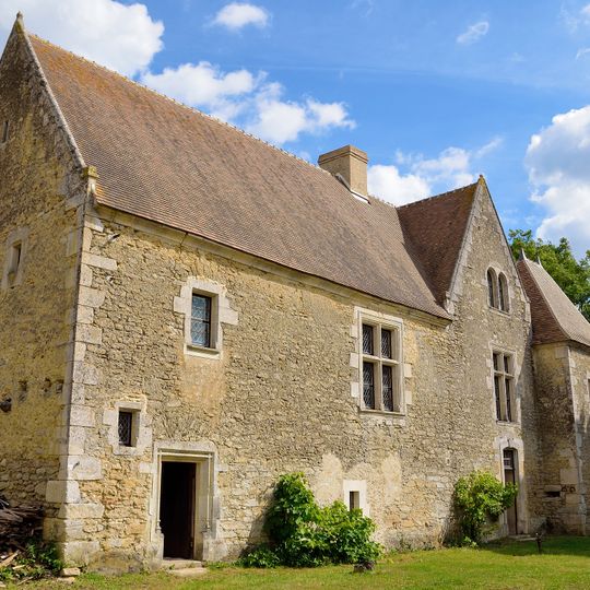Prieuré Saint-Symphorien de Marolles-les-Braults