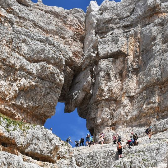 Prestreljeniško okno / Foro di Prestreljenik