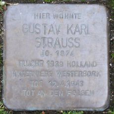 Stolperstein en memoria de Gustav Karl Strauss