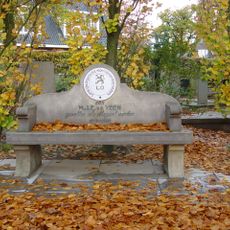 Monument voor M.J.E. v.d. Veen