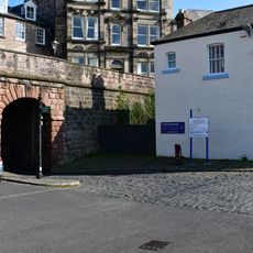 16 And 17, Quay Walls