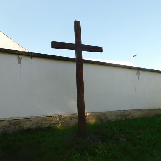 Kříž u kostela Nejsvětější Trojice v Českém Brodu