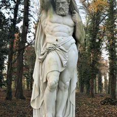 Socha Atlanta 1 v zámeckém parku v Měšicích