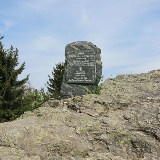Pomník expedice Altaj-Cimrman 2007 u rozhledny Štěpánka