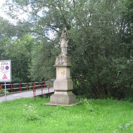 Most místní komunikace přes Černý potok u sochy sv. Jana Nepomuckého ve Starém Městě