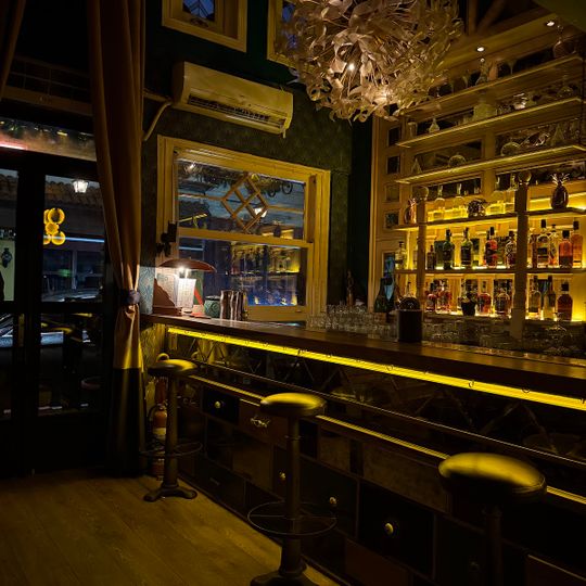 Alexandra Cocktail Bar