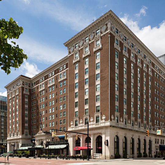 Amway Grand Plaza, Curio Collection by Hilton