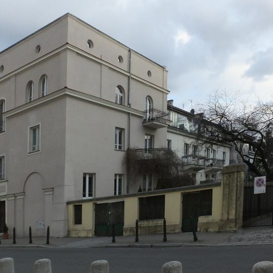 Ogród posesji Filtrowa 7 w Warszawie