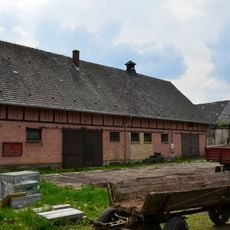 Stajnia koni wyjazdowych z wozownią