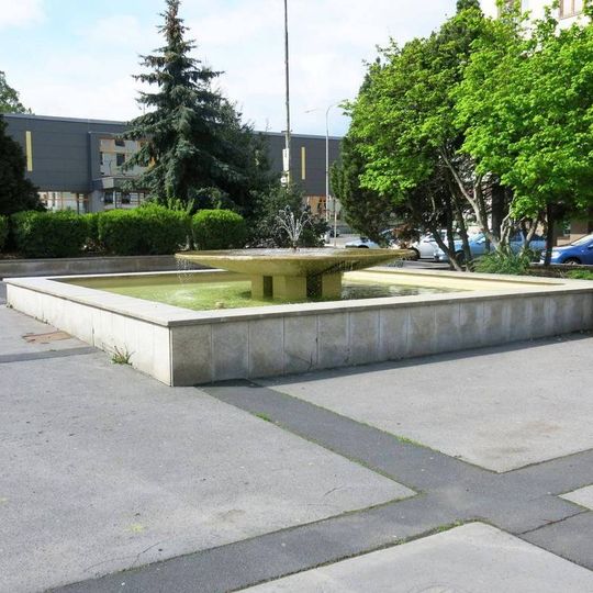 Kašna na náměstí Budovatelů v Sokolově