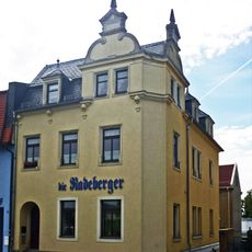 Wohnhaus in Ecklage mit abgeschrägter Ecke Oberstraße 16a