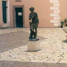 Socha na nádvoří zámku v Klášterci nad Ohří