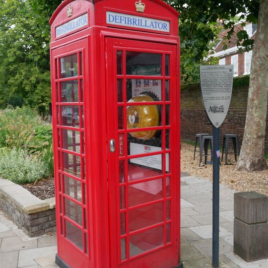 K6 Telephone Kiosk Near Junction With Byfield Gardens