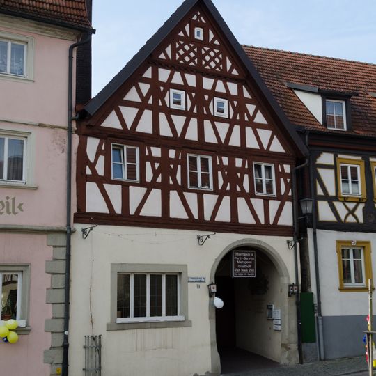 Wohn- und Geschäftshaus