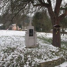 Kříž ve Šlovicích u křižovatky