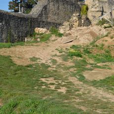 Hrad Divín, Divínsky hrad, nádvorie hradné II.