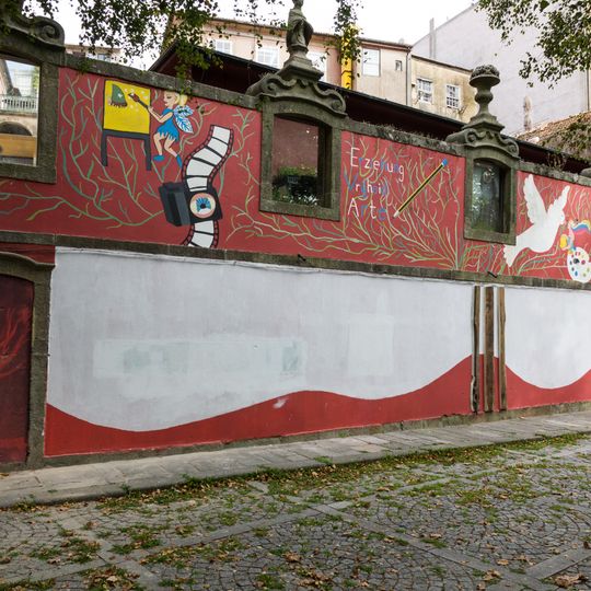 Estátuas na Cooperativa Árvore