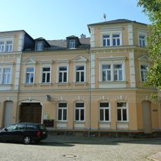 Wohnhaus in Ecklage, ehemals mit Gaststätte Dresdner Straße 6
