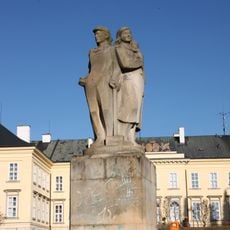 Sousoší v parku u hotelu Máj v Nových Hradech