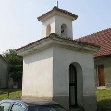 Kaple v ulici u trati v Židovicích