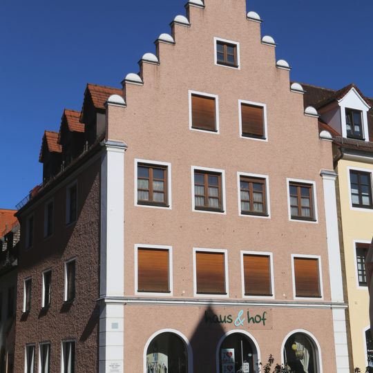 Wohn- und Geschäftshaus