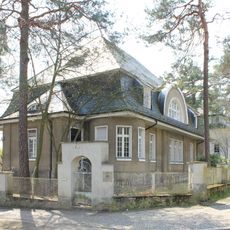 Pfarrhaus & Einfriedung Bondickstraße 76