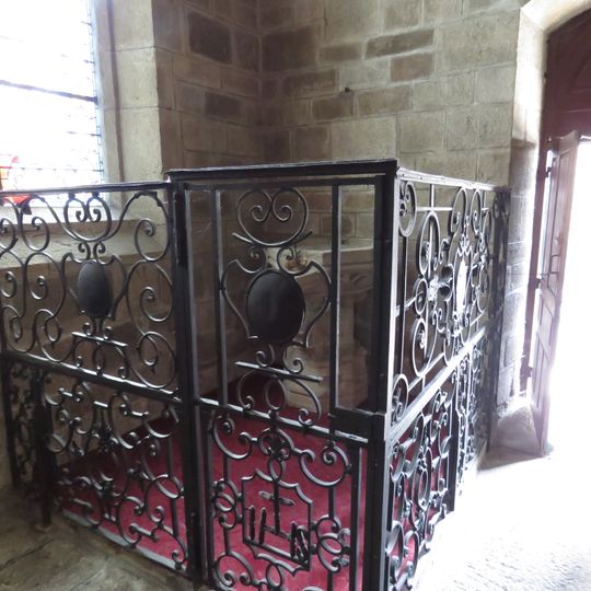 Fonts baptismaux à Moncontour