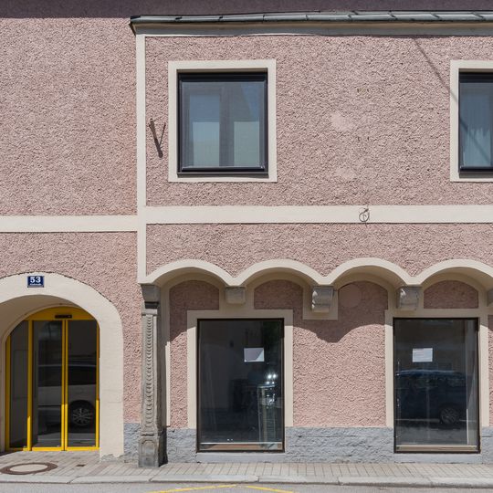 Wohn- und Geschäftshaus