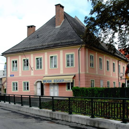 Wohn- und Geschäftshaus