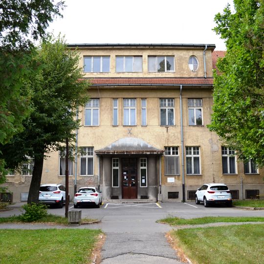 Fakultná nemocnica, ubytovňa s kaplnkou