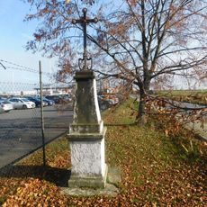 Kříž v Družstevní ulici v Jirnách