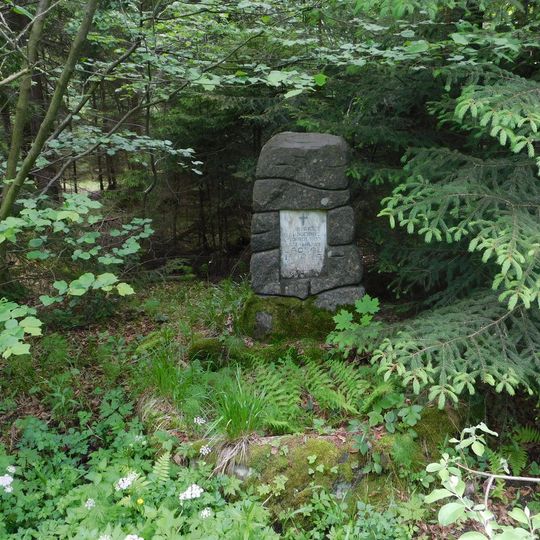 Pomník Václava Kůrky u silnice mezi Rozkoší a Skálou