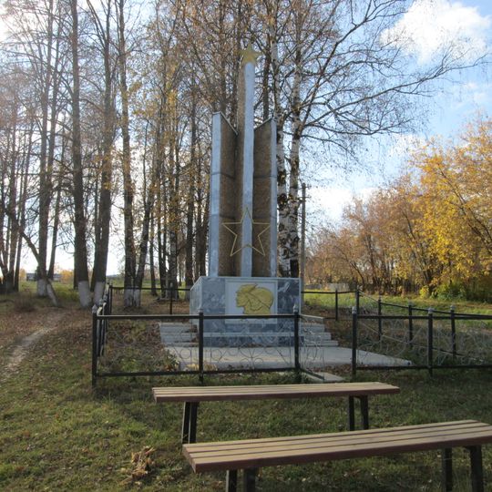 Братская могила красноармейцев, погибших при освобождении села от белогвардейцев