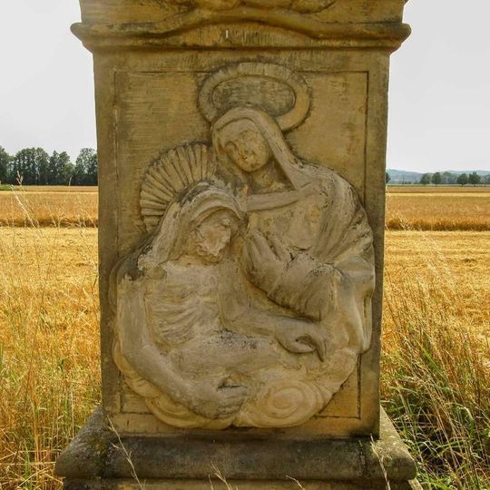 Kříž severně od Doubravice u pole