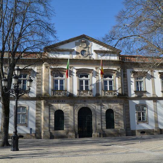 Edifício da Câmara Municipal de Viseu , incluindo o património móvel integrado