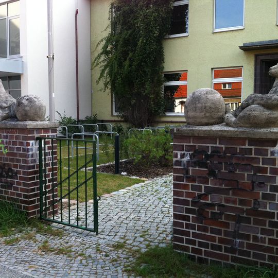 Zwei Bären mit Kugeln